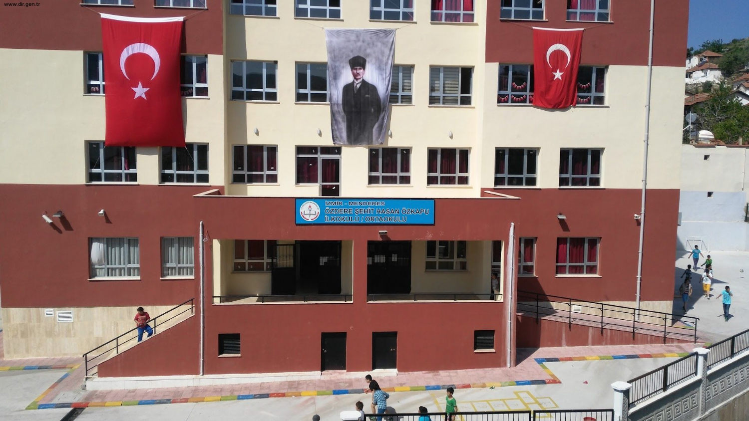 İzmir Menderes Şehit Hasan Özkapı İlkokulu